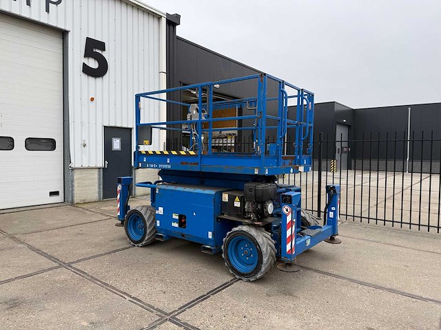 2017 skyjack sj 6832 rte schaarhoogwerker - afbeelding 1 van  30