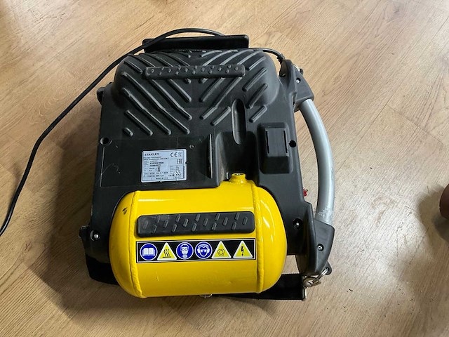 2017 stanley dn200/10/5 luchtcompressor - afbeelding 2 van  5