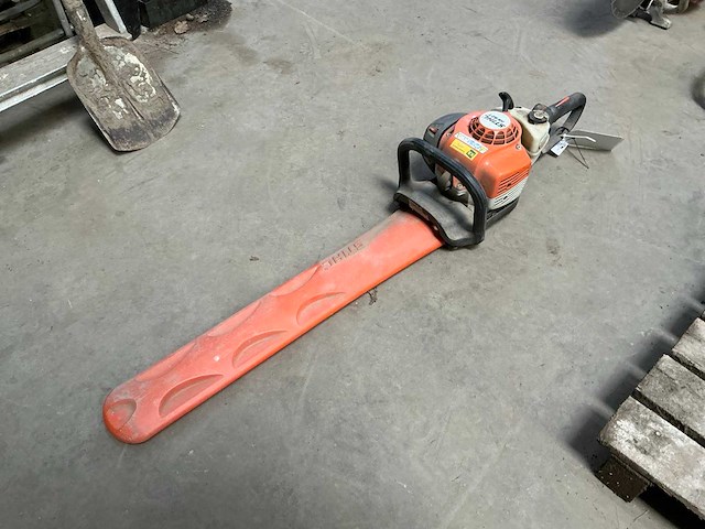 2017 stihl hs 82 t heggenschaar - afbeelding 1 van  8