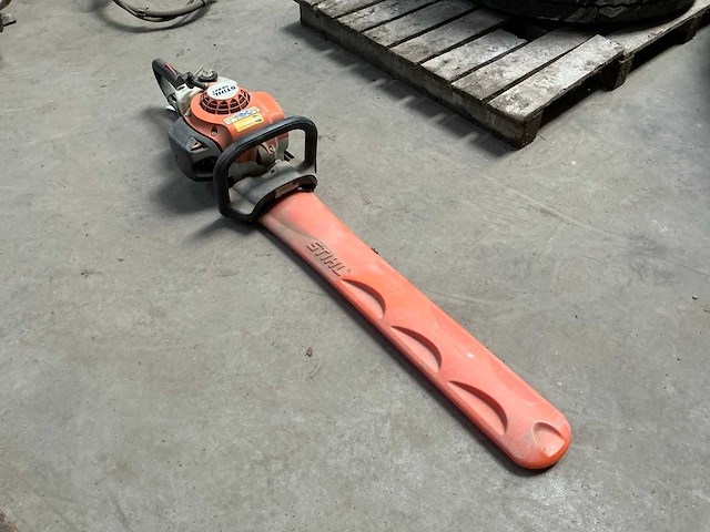 2017 stihl hs 82 t heggenschaar - afbeelding 2 van  8