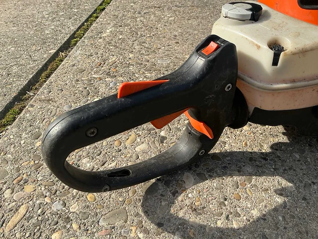 2017 stihl hs82t heggenschaar - afbeelding 4 van  7