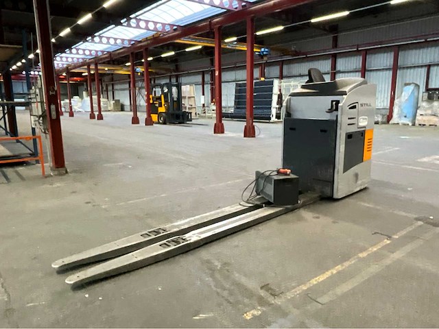 2017 still fs-x33 opzit elektrische special palletwagen - afbeelding 1 van  18