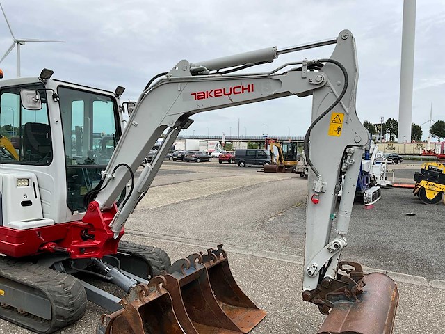 2017 takeuchi tb235 minigraafmachine - afbeelding 13 van  34
