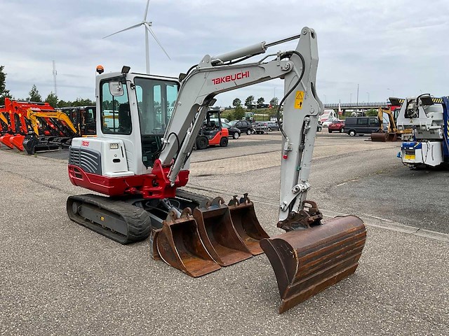2017 takeuchi tb235 minigraafmachine - afbeelding 32 van  34