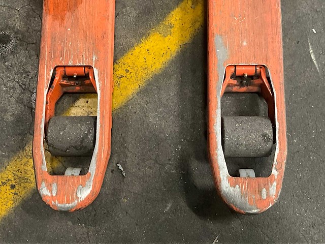 2017 toyota bt lifter lhm230 hand hydraulische palletwagen - afbeelding 2 van  6