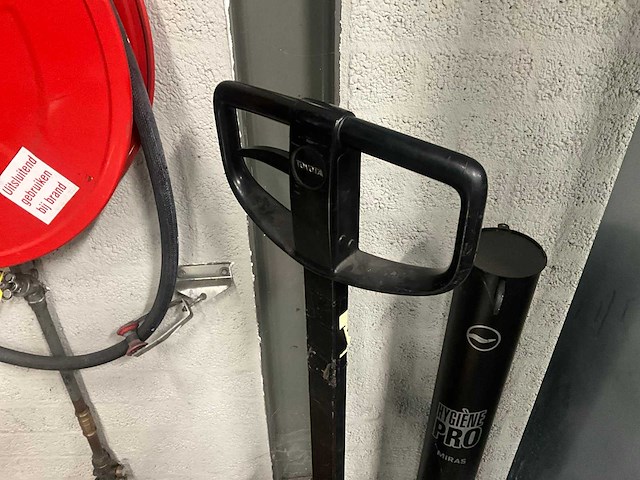 2017 toyota bt lifter lhm230 hand hydraulische palletwagen - afbeelding 4 van  6