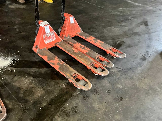 2017 toyota lhm230 hand hydraulische palletwagen (2x) - afbeelding 2 van  5