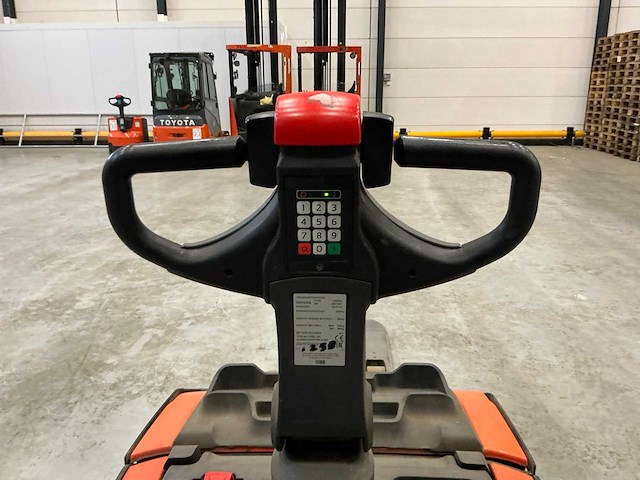 2017 toyota lpe200 meerijpallettruck - afbeelding 3 van  13