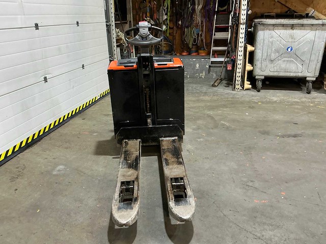 2017 toyota swe080l elektrische palletwagen - afbeelding 3 van  8