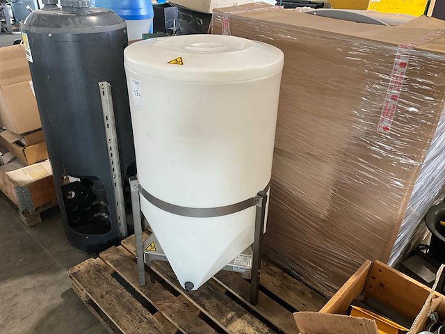 2017 vdl agrotech verticale kunststof opslagtank - afbeelding 1 van  7