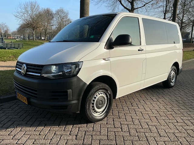 2017 volkswagen transporter kombi 2.0 tdi l1h2 highl. bedrijfswagen - afbeelding 1 van  39