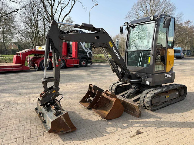 2017 volvo ecr25d mini graafmachine - afbeelding 1 van  17