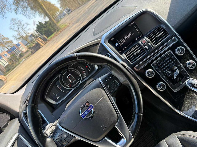 2017 volvo xc60 personenauto - afbeelding 3 van  4