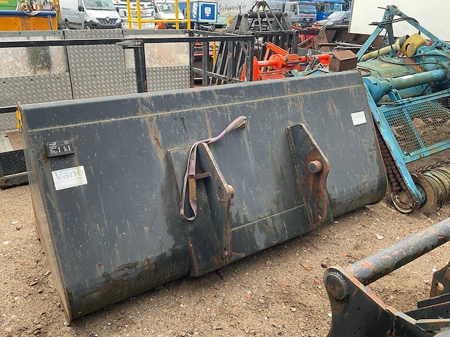 2017 vomach graafbak - afbeelding 1 van  1