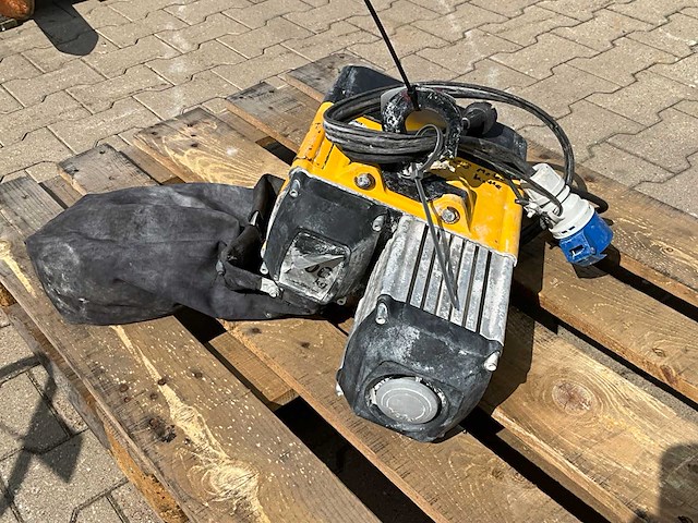 2017 yale cpv5.8 elektrische kettingtakel - afbeelding 3 van  8