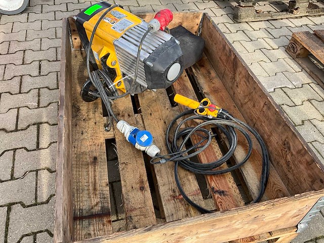 2017 yale cpvf 10.8 elektrische kettingtakel - afbeelding 1 van  9