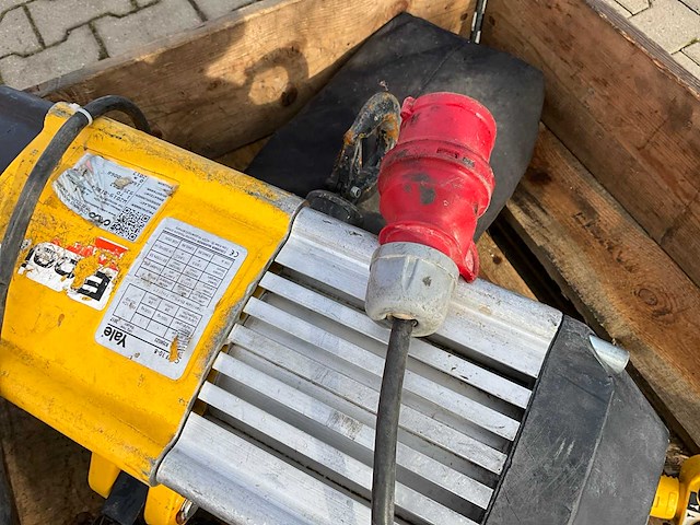 2017 yale cpvf 10.8 elektrische kettingtakel - afbeelding 4 van  9