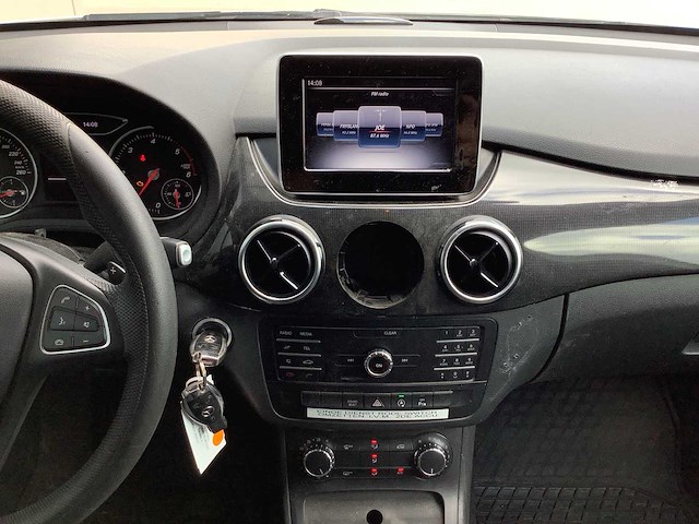 2018 - mercedes-benz - b-klasse - 220 d ambition - personenauto - afbeelding 12 van  15