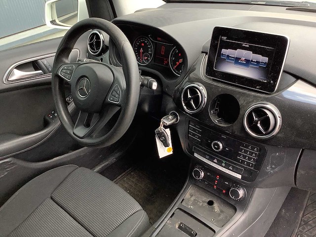 2018 - mercedes-benz - b-klasse - 220 d ambition - personenauto - afbeelding 6 van  15