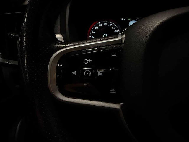 2018 - volvo - v90 - 2.0 t8 awd momentum n-089-tz iaw - afbeelding 25 van  25