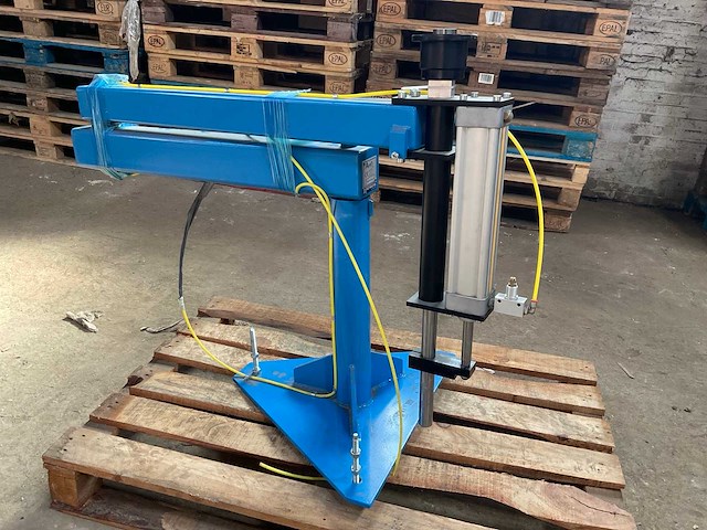 2018 aluro cnc d95-20ta.00 pneumatische aluminium profiel ponsmachine - afbeelding 1 van  2