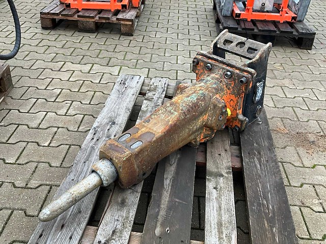 2018 atlas copco sb 152 hydraulische sloophamer - afbeelding 1 van  9