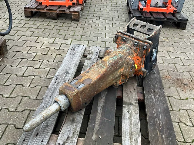 2018 atlas copco sb 152 hydraulische sloophamer - afbeelding 1 van  9
