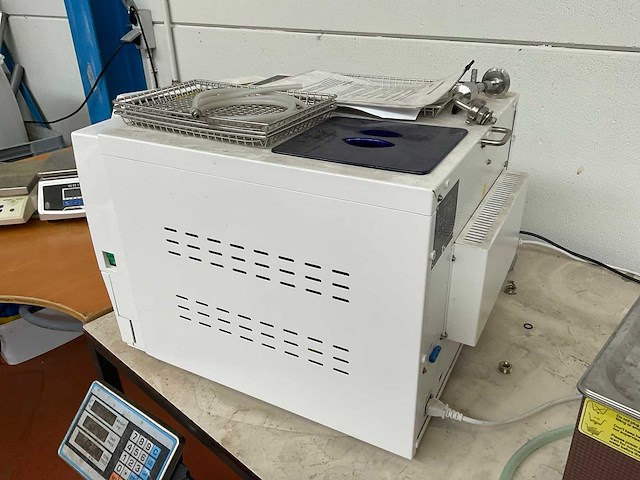 2018 b-autoclaaf sense lf18le instrumenten steriliseer appararaat - afbeelding 1 van  3