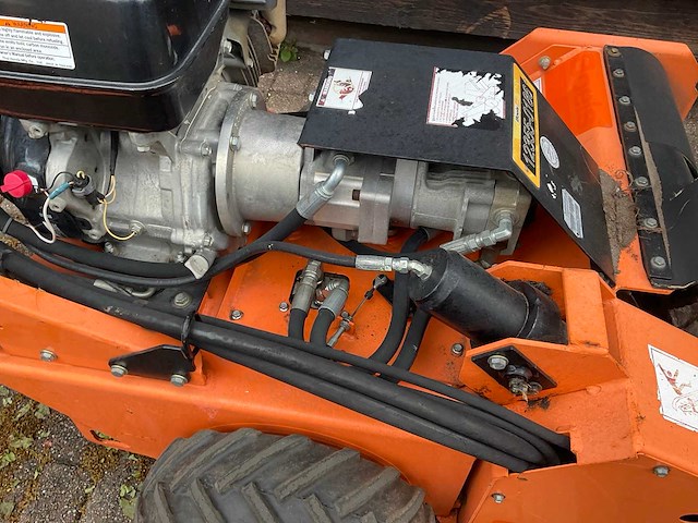 2018 barretto 1324 sleuvengraafmachine - afbeelding 11 van  12