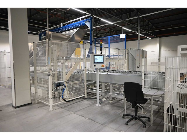 2018 benteler - glas laadstation en papierafvoer systeem met 6 hegla glaslaadbokken (c) - afbeelding 6 van  29