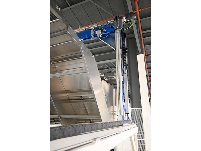 2018 benteler - glas laadstation en papierafvoer systeem met 6 hegla glaslaadbokken (c) - afbeelding 27 van  29