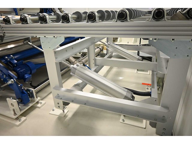 2018 benteler friction unit glas wrijf/rubbing machine inclusief kantelbare tafel, dubbele benteler (kantelbare) aanvoertafel en kantelbare uitvoertafel (c) - afbeelding 11 van  49