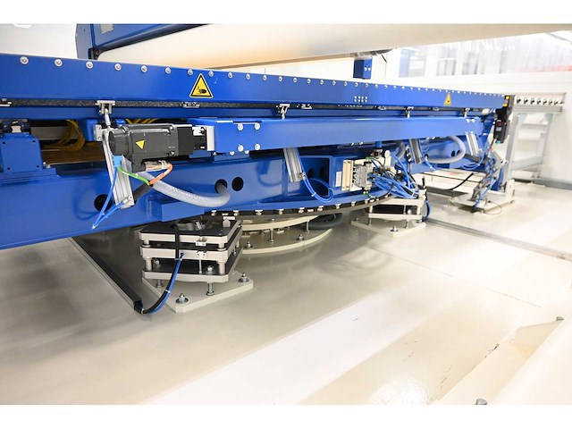 2018 benteler friction unit glas wrijf/rubbing machine inclusief kantelbare tafel, dubbele benteler (kantelbare) aanvoertafel en kantelbare uitvoertafel (c) - afbeelding 49 van  49