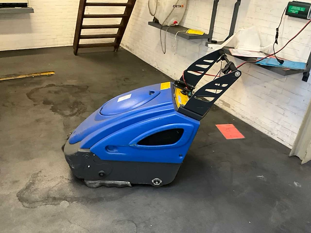 2018 bluq q501 zelfrijdende veegmachine - afbeelding 2 van  8