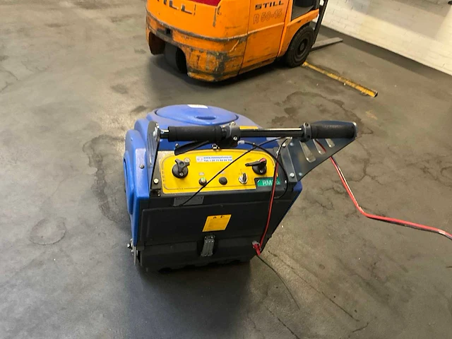 2018 bluq q501 zelfrijdende veegmachine - afbeelding 3 van  8