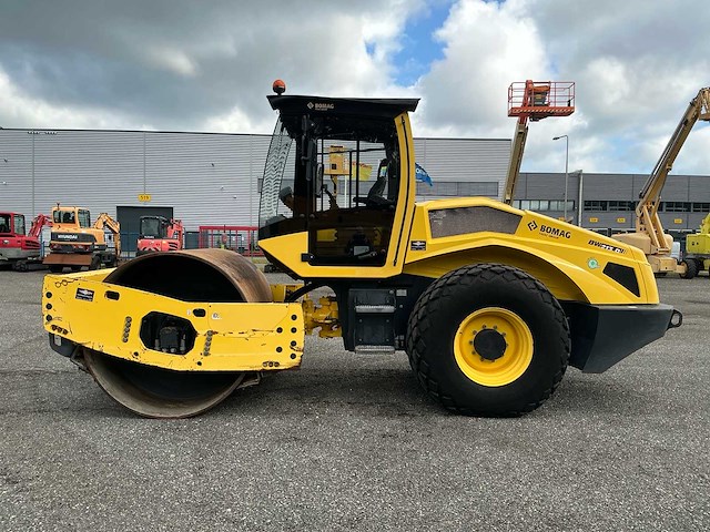 2018 bomag bw 213 d-5 grondwals - afbeelding 12 van  34