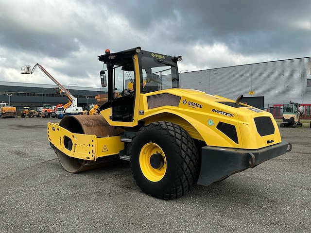 2018 bomag bw 213 d-5 grondwals - afbeelding 23 van  34