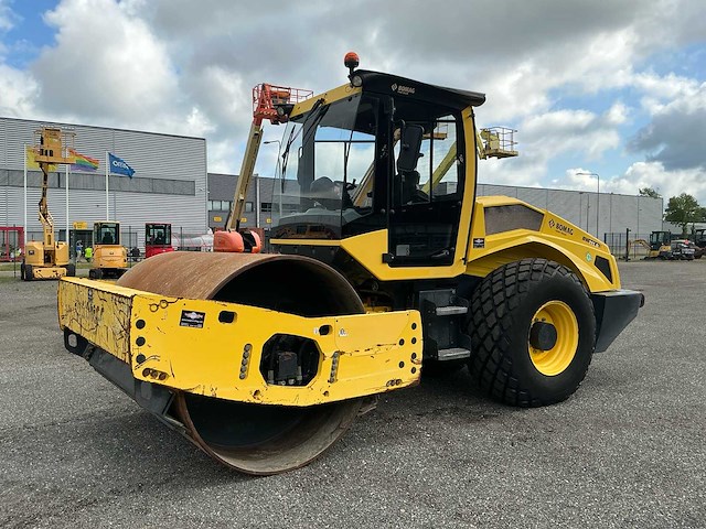 2018 bomag bw 213 d-5 grondwals - afbeelding 1 van  34