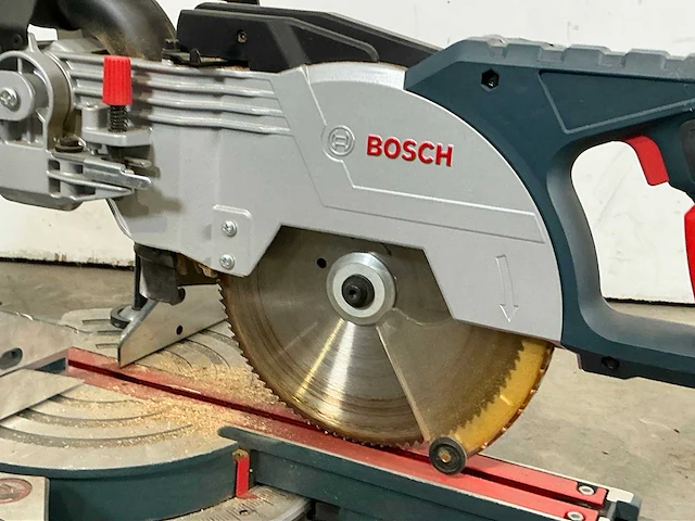 2018 bosch gcm 8 sjl telescoop-/afkortzaag - afbeelding 2 van  7