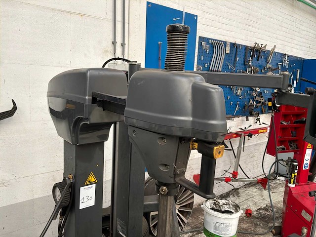 2018 bosch tce 4430 banden de-en montageapparaat met hulparm - afbeelding 5 van  10