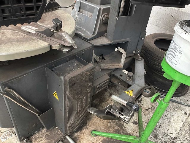 2018 bosch tce 4430 banden de-en montageapparaat met hulparm - afbeelding 7 van  10