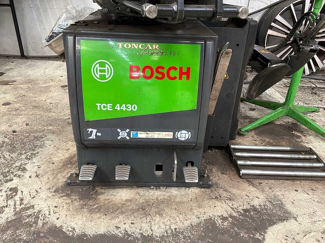 2018 bosch tce 4430 banden de-en montageapparaat met hulparm - afbeelding 9 van  10