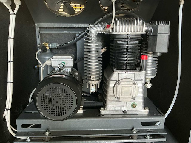2018 brown industrial pro gal204 geluidgedempte zuigercompressor met luchtdroger - afbeelding 7 van  13