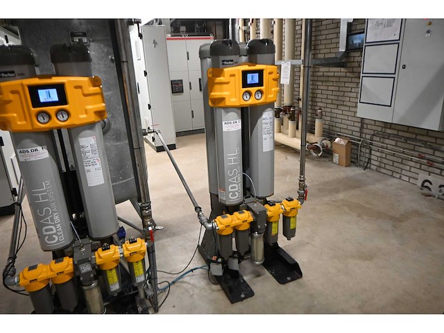 2018 compair / geveke d22hrs-10a-v3 olievrije schroefcompressor inclusief parker cdas hl clean dry air system en magnet luchttank - afbeelding 2 van  20