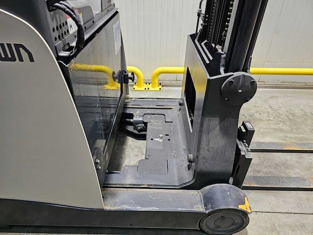 2018 crown esr 5240-14 reachtruck - afbeelding 10 van  21