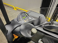 2018 crown esr 5240-14 reachtruck - afbeelding 13 van  21