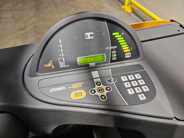 2018 crown esr 5240-14 reachtruck - afbeelding 14 van  21
