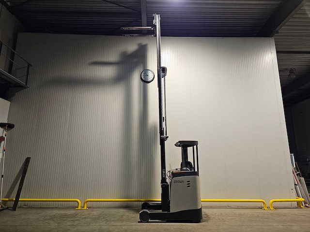 2018 crown esr 5240-14 reachtruck - afbeelding 18 van  21