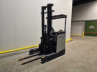 2018 crown esr 5240-14 reachtruck - afbeelding 1 van  21