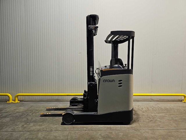 2018 crown esr 5240-14 reachtruck - afbeelding 2 van  21